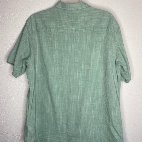 Columbia men's size Large, regular fit short sleeved button down shirt in green. - Picture 2 of 5